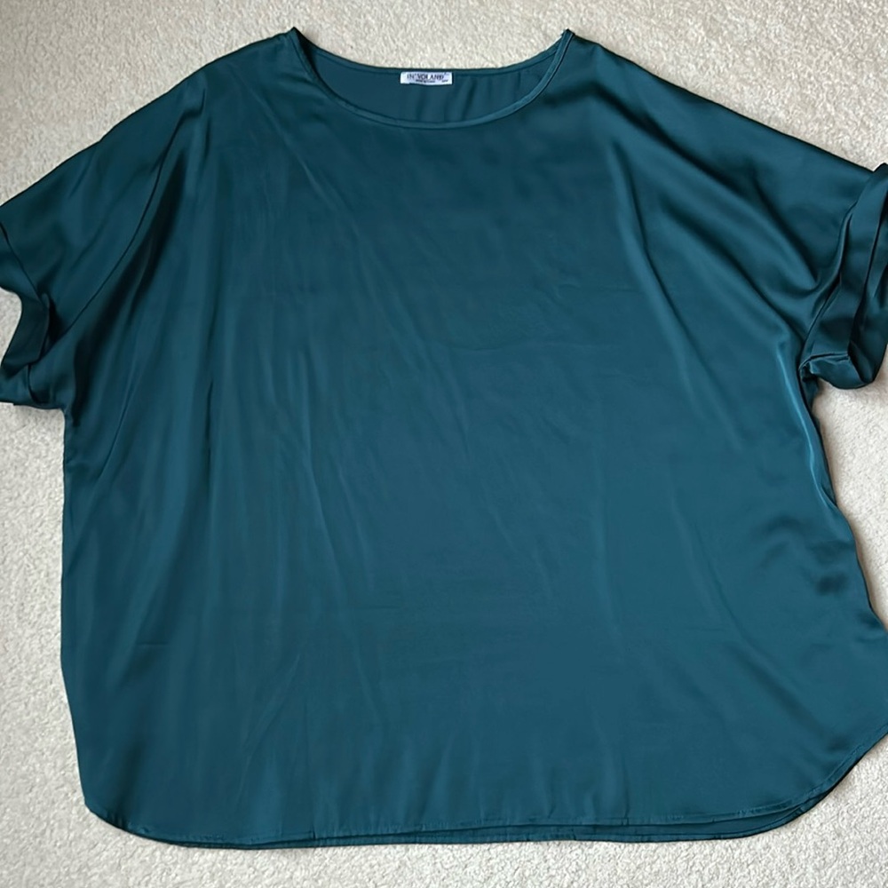 Beautiful teal satin short sleeve blouse 22W